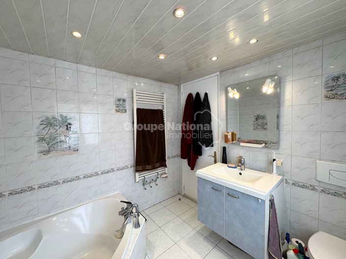 Image No.8-5 Bed House for sale