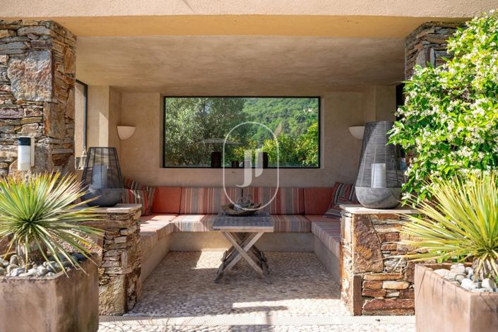 Image No.14-4 Bed House for sale