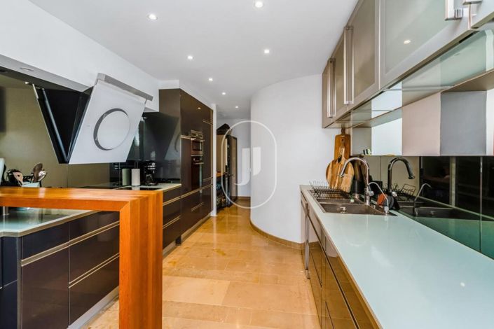 Image No.9-4 Bed House for sale