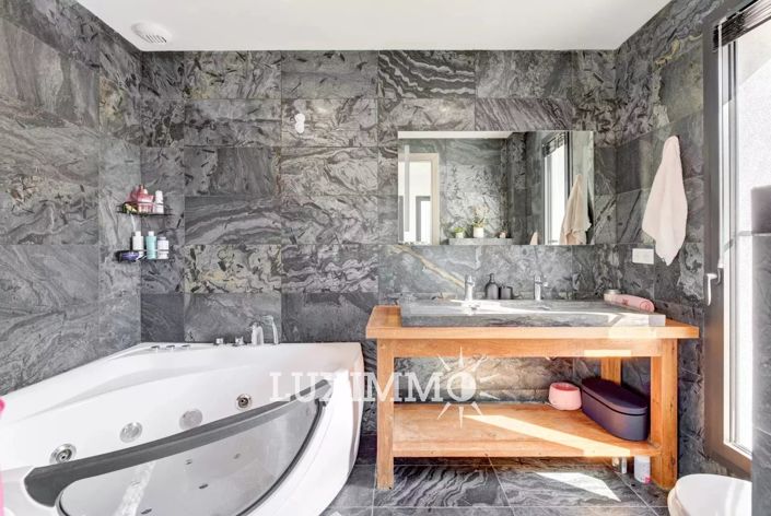 Image No.7-4 Bed House for sale
