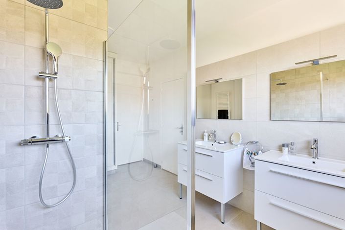 Image No.11-6 Bed House for sale