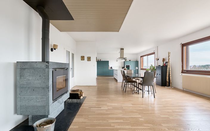 Image No.8-6 Bed House for sale