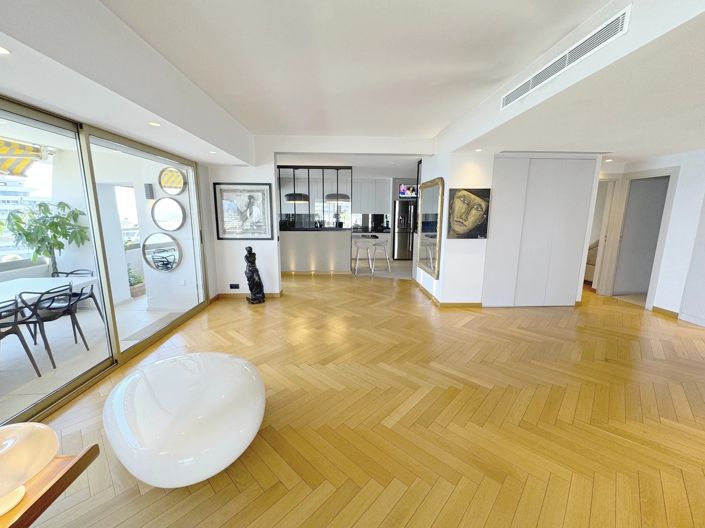 Image No.13-5 Bed Apartment for sale