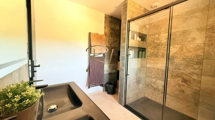 Image No.11-7 Bed House for sale