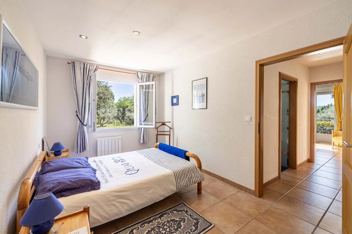 Image No.10-4 Bed House for sale