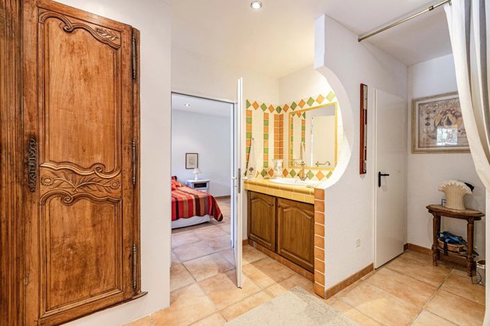 Image No.12-4 Bed House for sale