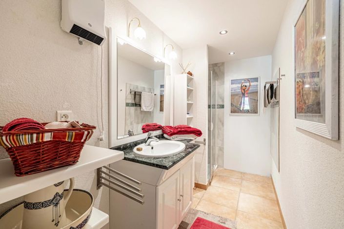 Image No.14-4 Bed House for sale