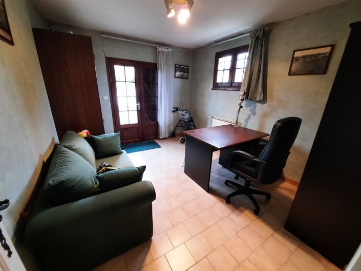 Image No.8-3 Bed House for sale