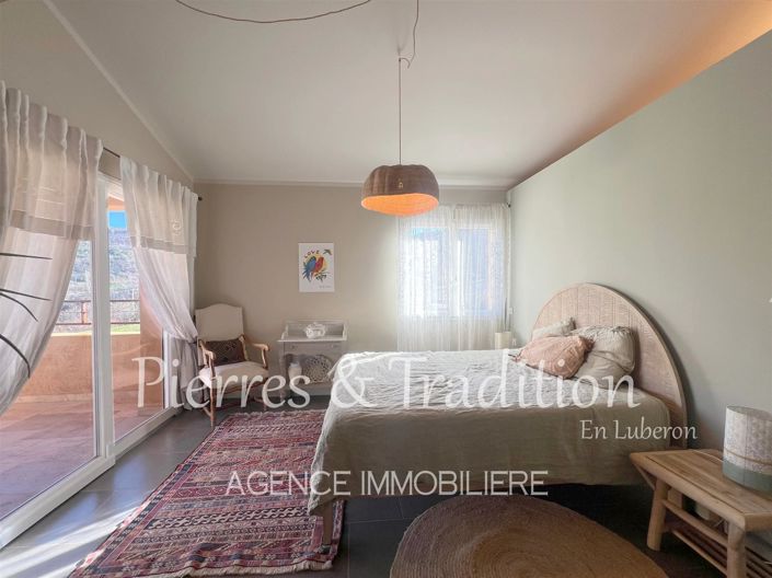 Image No.8-8 Bed House for sale