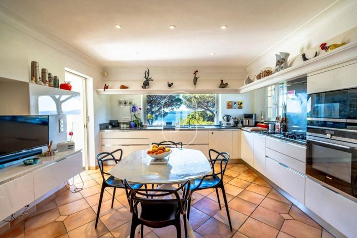 Image No.6-4 Bed House for sale