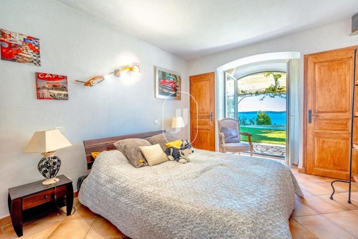 Image No.8-4 Bed House for sale