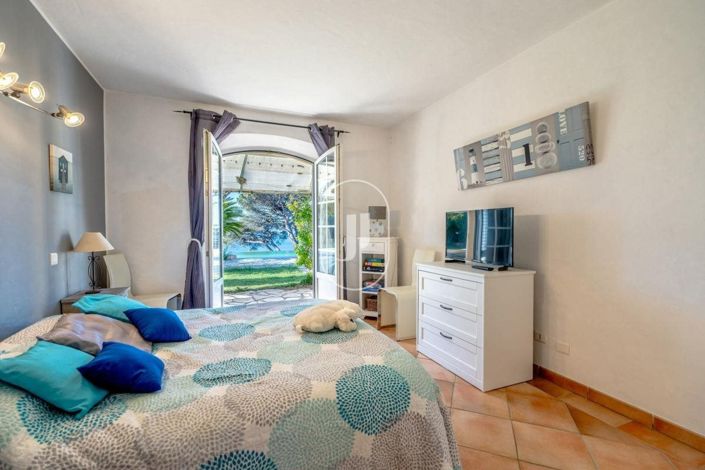 Image No.9-4 Bed House for sale
