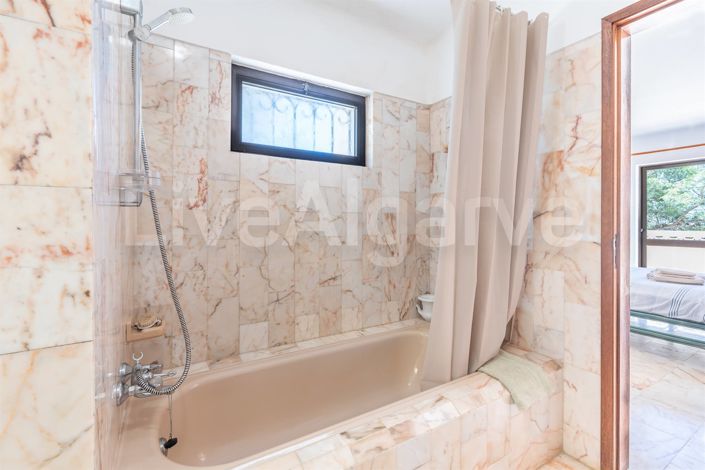 Image No.13-4 Bed House for sale