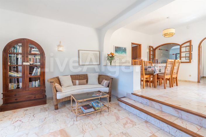 Image No.24-4 Bed House for sale