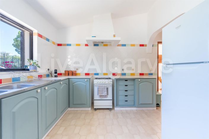 Image No.26-4 Bed House for sale