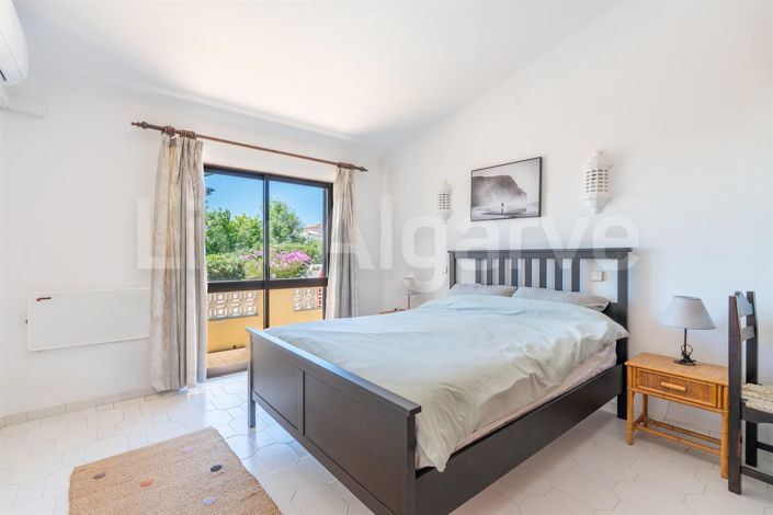 Image No.28-4 Bed House for sale