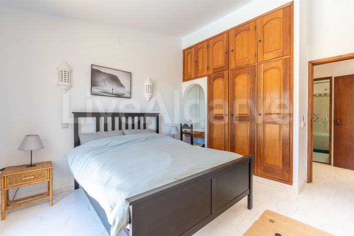 Image No.30-4 Bed House for sale