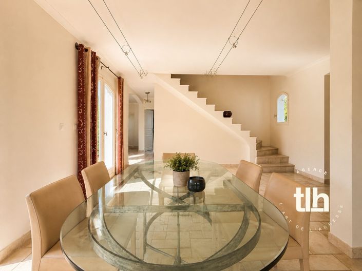 Image No.12-4 Bed Property for sale