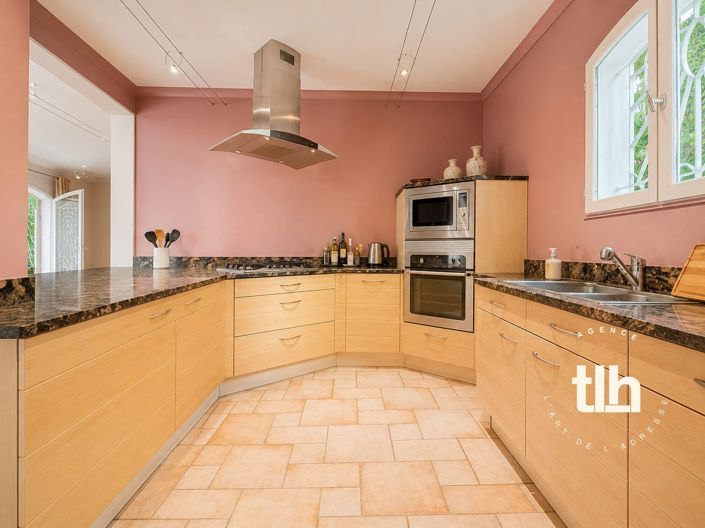 Image No.15-4 Bed Property for sale