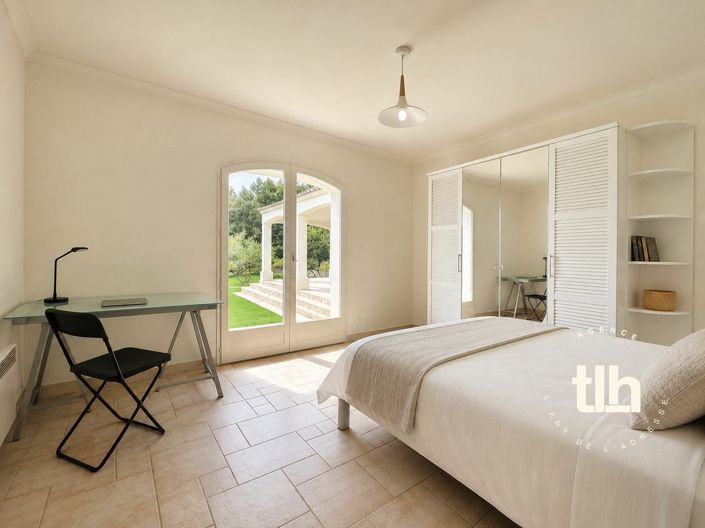 Image No.20-4 Bed Property for sale