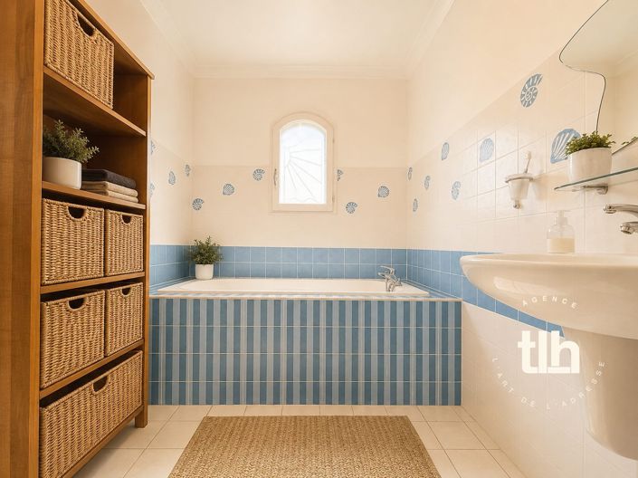 Image No.22-4 Bed Property for sale