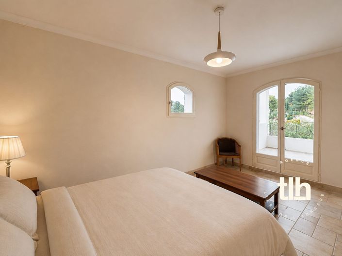 Image No.24-4 Bed Property for sale