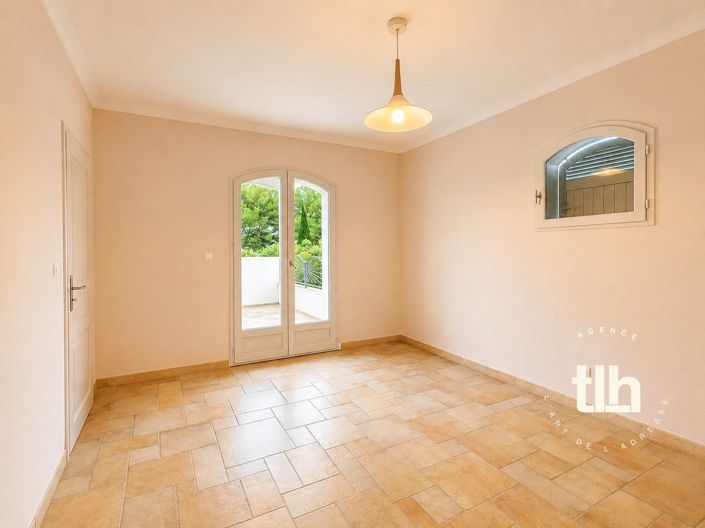 Image No.27-4 Bed Property for sale