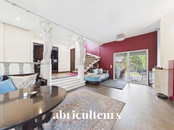 Image No.4-5 Bed House for sale