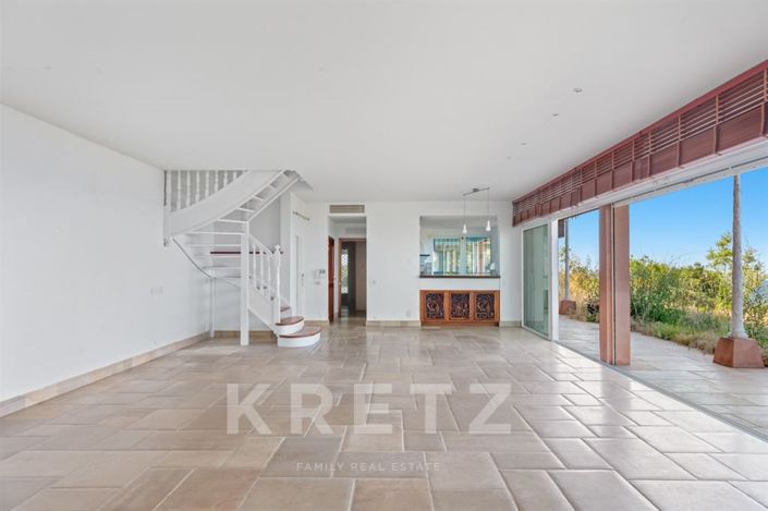 Image No.8-5 Bed House for sale