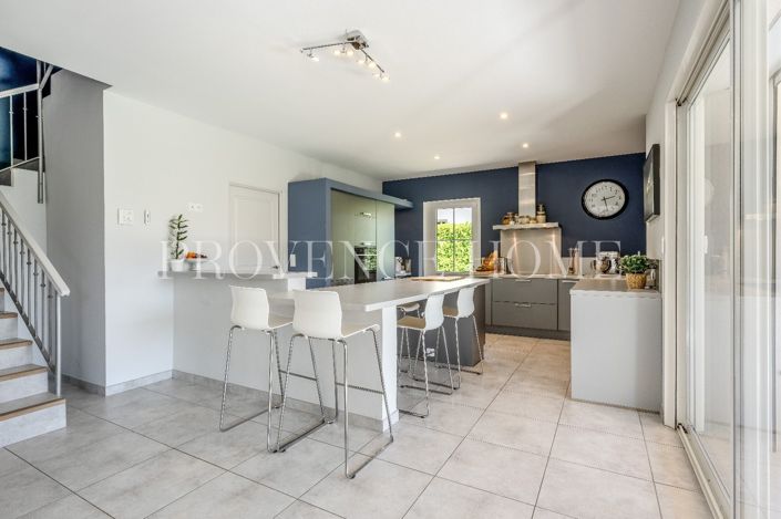 Image No.6-4 Bed Property for sale