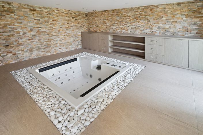 Image No.16-6 Bed House for sale
