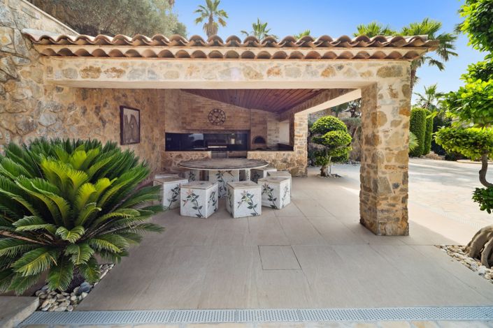 Image No.18-6 Bed House for sale