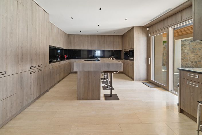 Image No.5-6 Bed House for sale