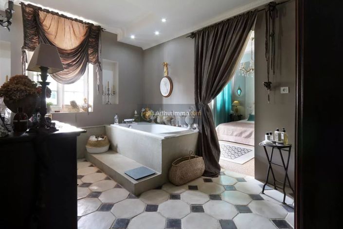 Image No.18-5 Bed House for sale
