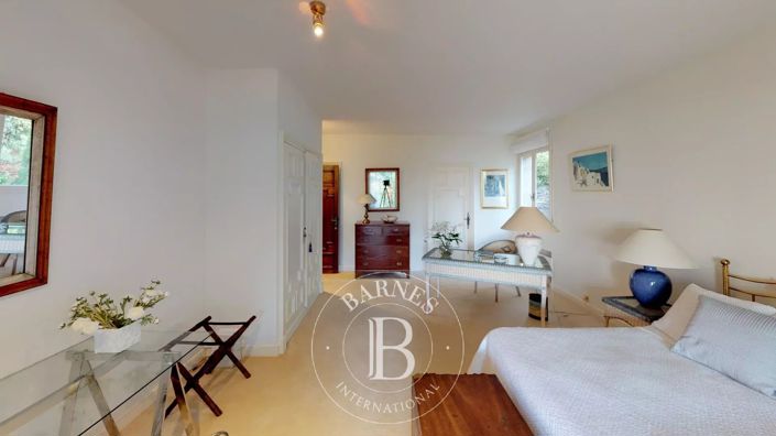 Image No.20-8 Bed House for sale