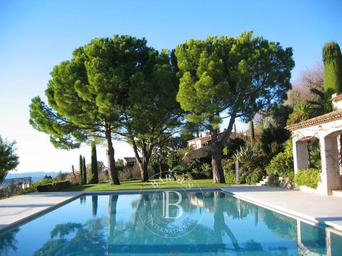 Image No.3-8 Bed House for sale