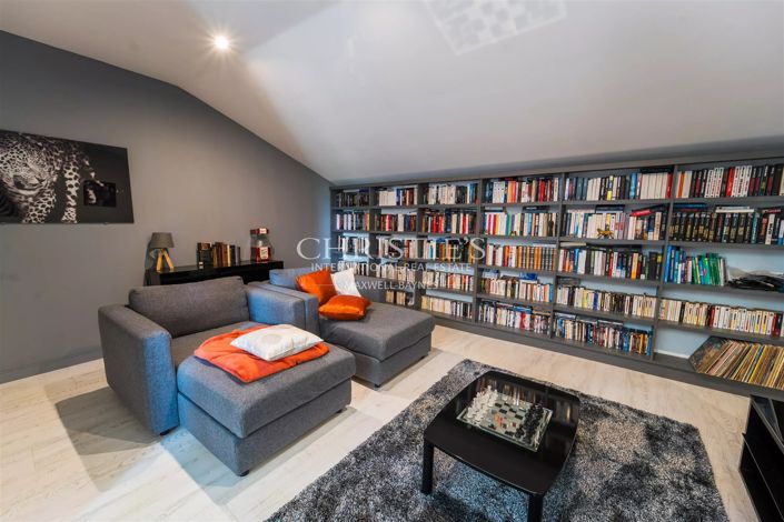 Image No.18-4 Bed House for sale