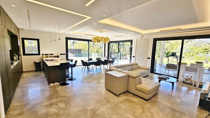 Image No.8-4 Bed House for sale