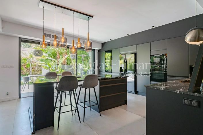 Image No.2-5 Bed House for sale