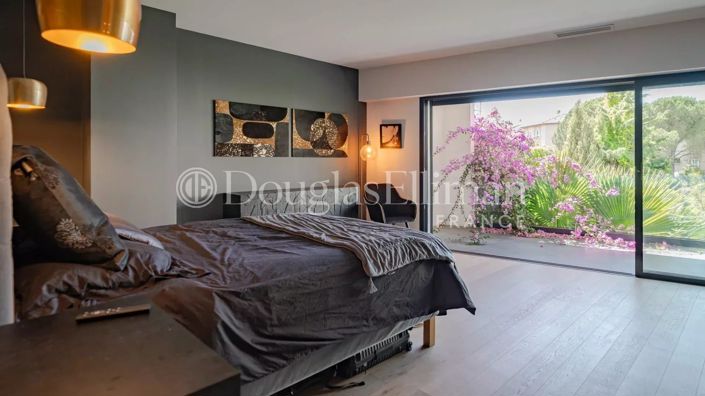 Image No.4-5 Bed House for sale