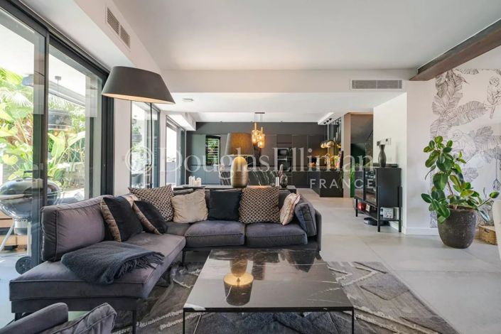 Image No.5-5 Bed House for sale