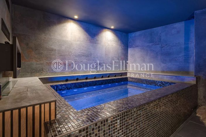 Image No.8-5 Bed House for sale