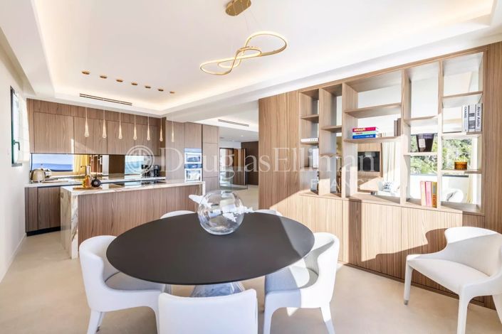 Image No.8-4 Bed House for sale
