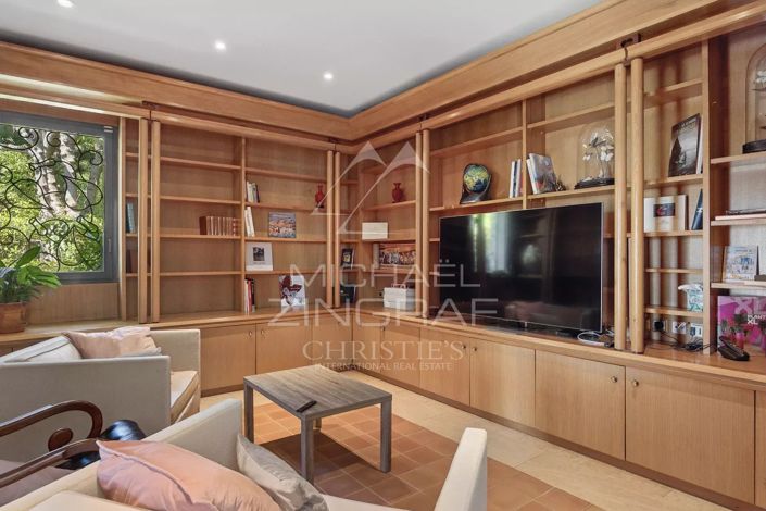 Image No.9-5 Bed House for sale