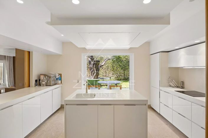 Image No.16-5 Bed House for sale