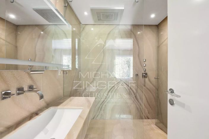Image No.21-5 Bed House for sale
