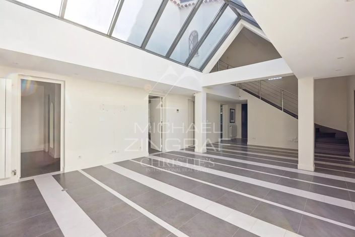 Image No.5-6 Bed House for sale