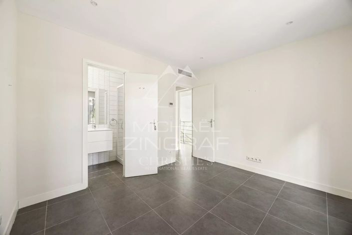 Image No.7-6 Bed House for sale