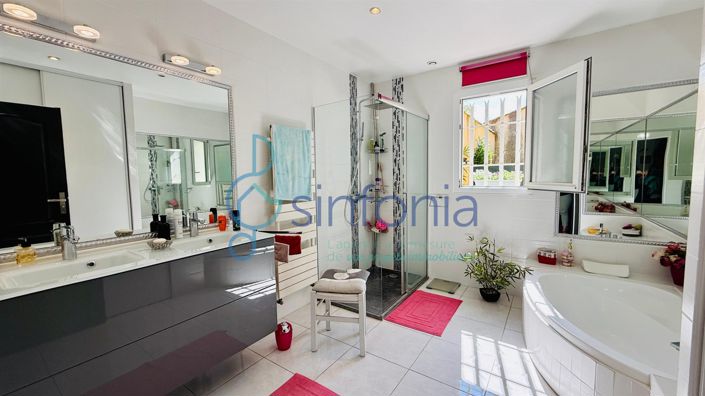 Image No.14-3 Bed House for sale