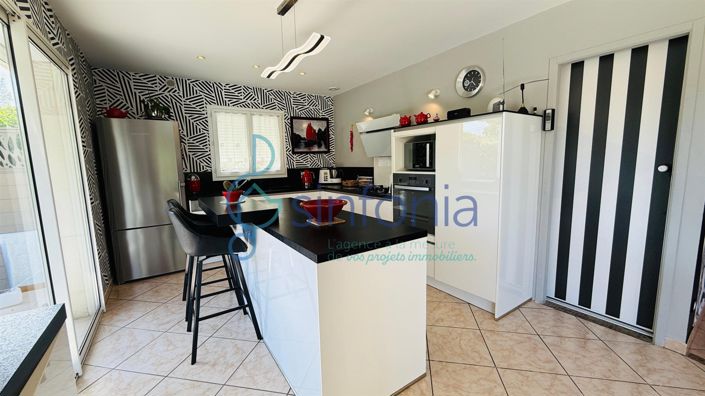 Image No.17-3 Bed House for sale